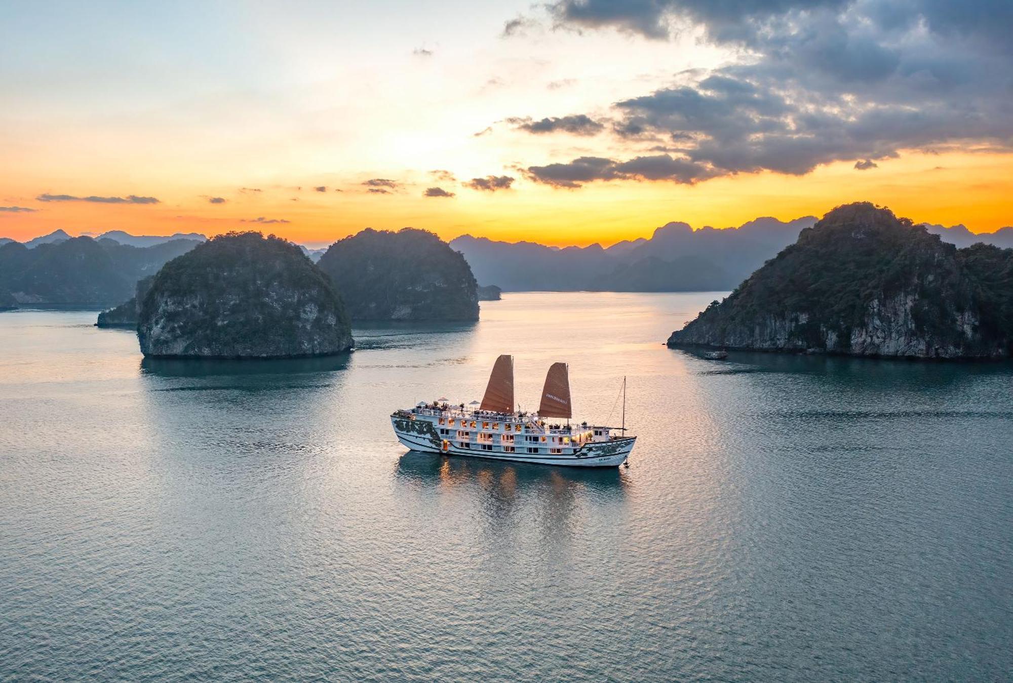 Hotel Indochina Sails Ha Long Bay Exterior foto